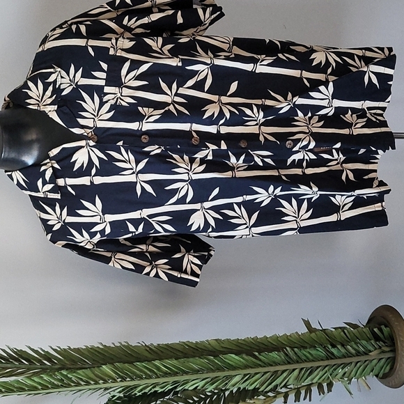 L'Homme Essence navy and cream Hawaiian shirt - Picture 1 of 7